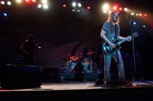 Wes Scantlin leads Puddle of Mudd at Summerfest in 2009.